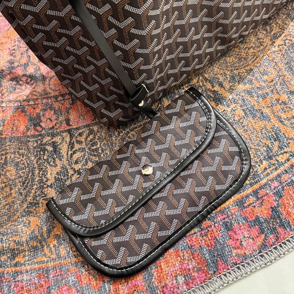 Stylish Black and Brown Tote Bag - Picture 3 of 4